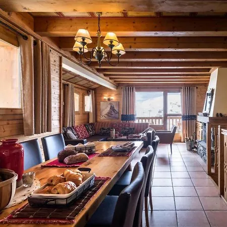 Sleeps 10 Wifi Holiday home *
